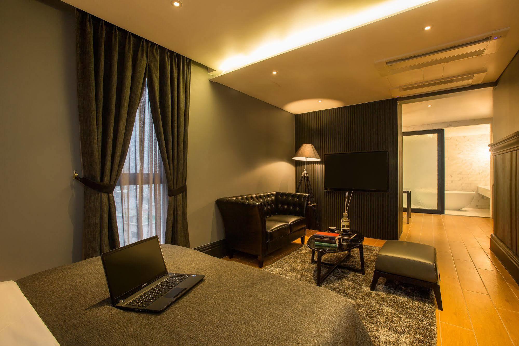 Trang Blue Hotel Seul Esterno foto